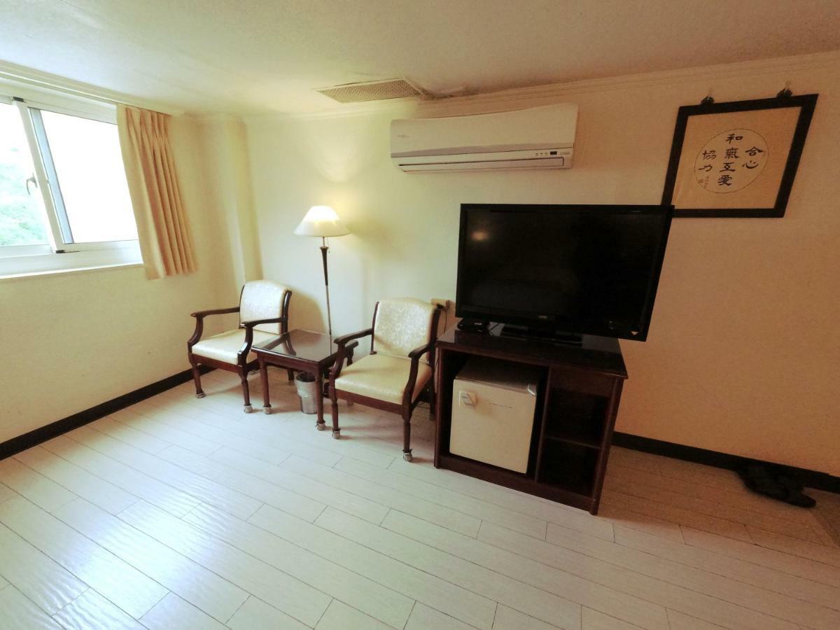 טאיצ'ונג Athens Hotel מראה חיצוני תמונה